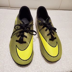 NIKE Boys BRAVATA II FG Soccer Cleats Low Top Lace